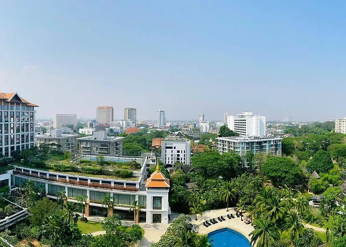 清迈古城市中心高端温馨公寓两卫浴wifi泳池健身房山景城景房