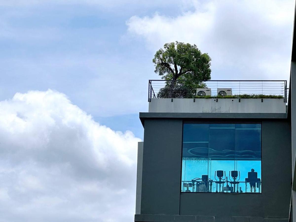 Apartment 清迈古城市中心高端温馨公寓两卫浴wifi泳池健身房山景城景房